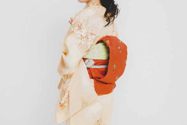 同窓会など 気取らない場所に着て行くおすすめの着物は何 株式会社 岩孝株式会社 岩孝